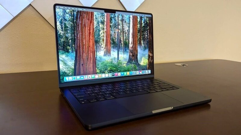 Apple MacBook Pro 14-inch (M4 Pro) — product photo reviewed by Rita